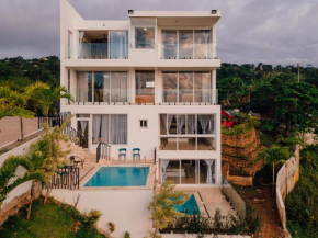 Villa en las montañas con vista panorámica al mar